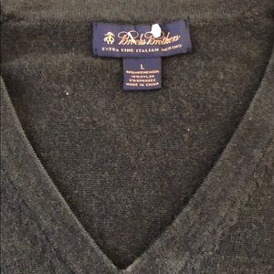 Brooks Brothers extra fine Italian merino be neck